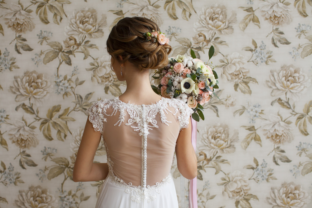 ウエディングドレスに映える 結婚式におすすめヘアアレンジ5選